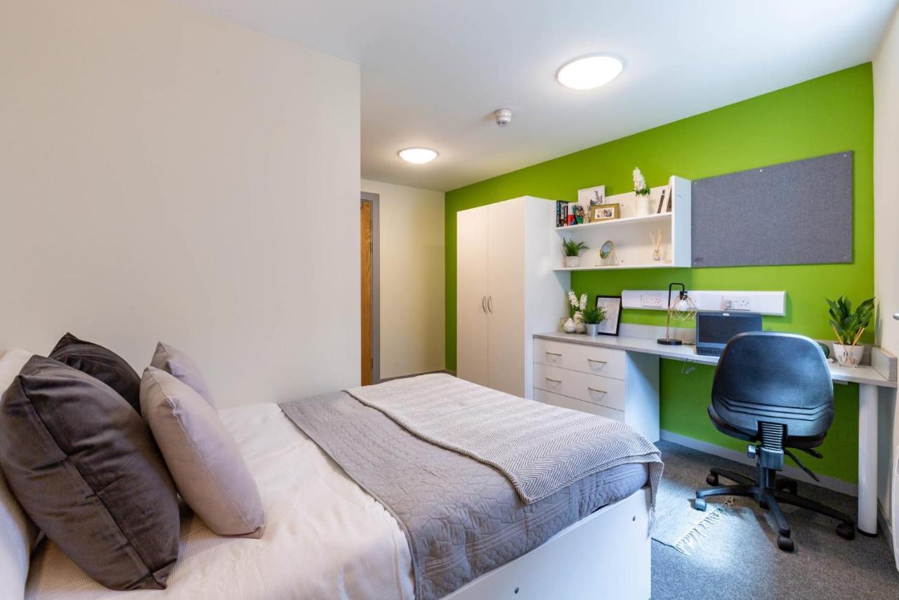 Apartment And Ensuite Bedrooms At Bryson Court In